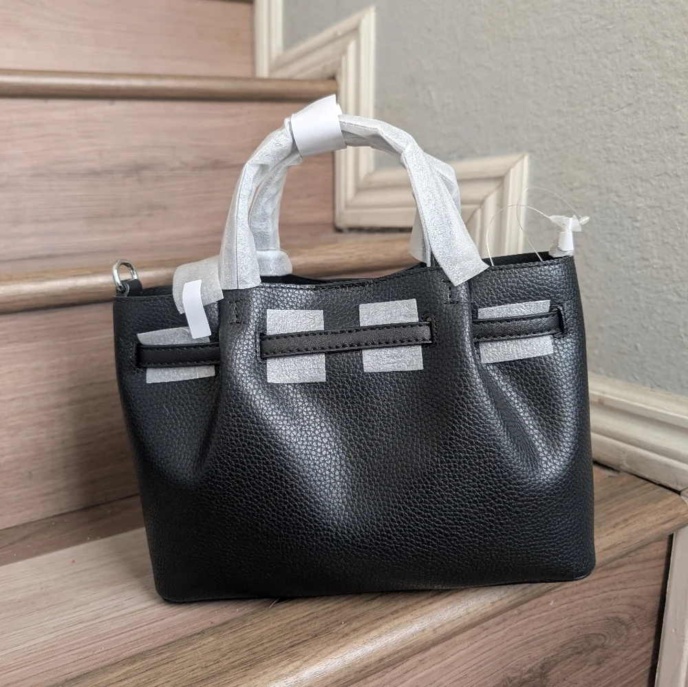 NWT Michael Kors Carson Small Pebbled Leather Satchel Crossbody In Black - Picture 2 of 4